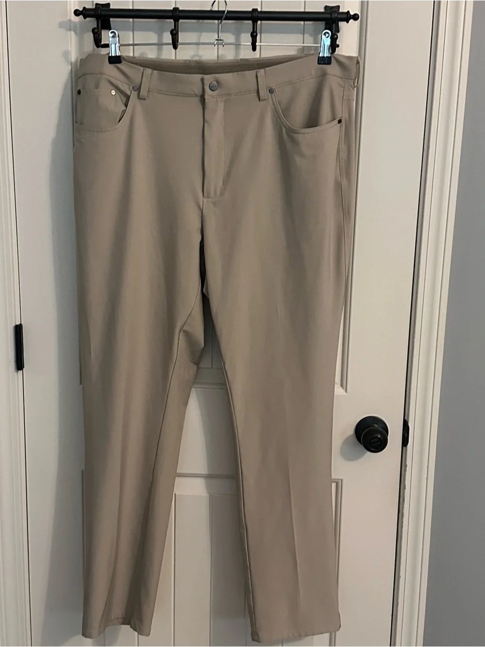Greg Norman Men’s Golf Pants Size 40 X32 Khaki Beige Stretch Performance